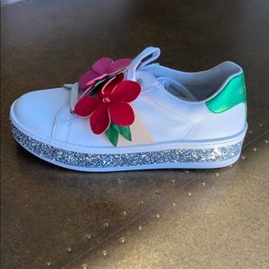 AUTHENTIC GUCCI Girls sz 33 Leather Flower shoes